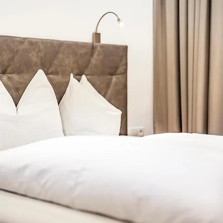 Quality Hosts Arlberg - Afoch Fei - فندق مبيت وإفطار *