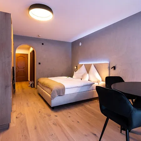 Quality Hosts Arlberg - Afoch Fei - فندق مبيت وإفطار *
