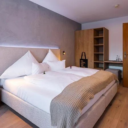 فندق مبيت وإفطار Quality Hosts Arlberg - Afoch Fei - *