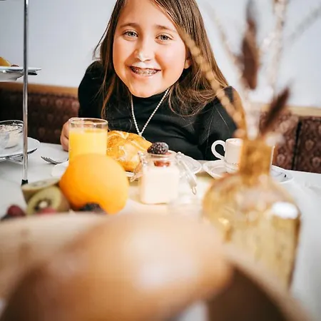 Quality Hosts Arlberg - Afoch Fei - Nocleg ze śniadaniem 4*